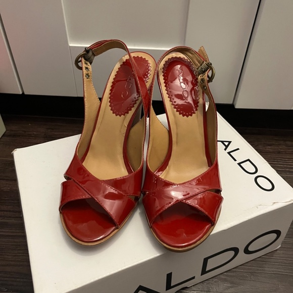 Vibrant Red Slingback - Picture 3 of 3